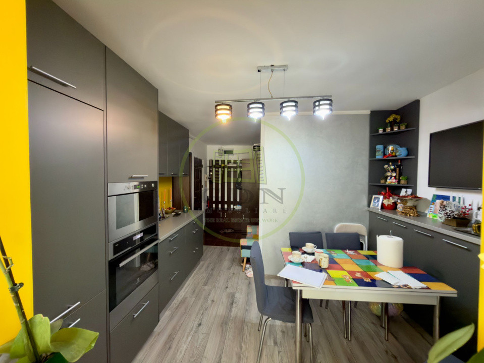 Apartament 3 camere, decomandat, cartier Craiovita Noua, zona Scoala Nr 34