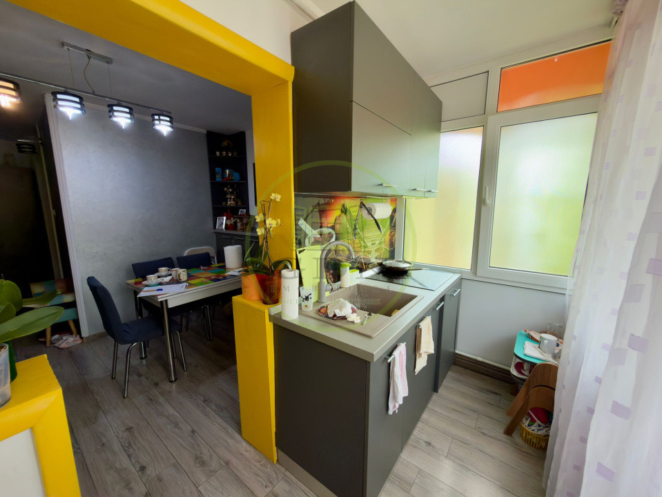 Apartament 3 camere, decomandat, cartier Craiovita Noua, zona Scoala Nr 34