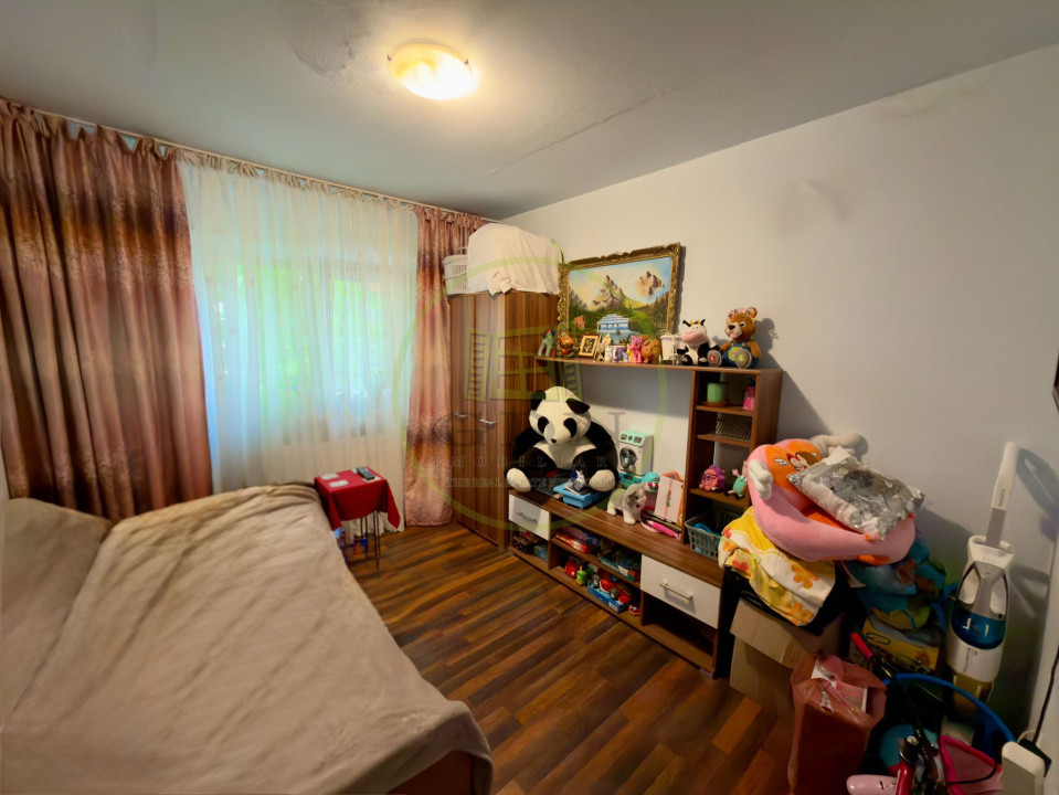 Apartament 3 camere, decomandat, cartier Craiovita Noua, zona Scoala Nr 34