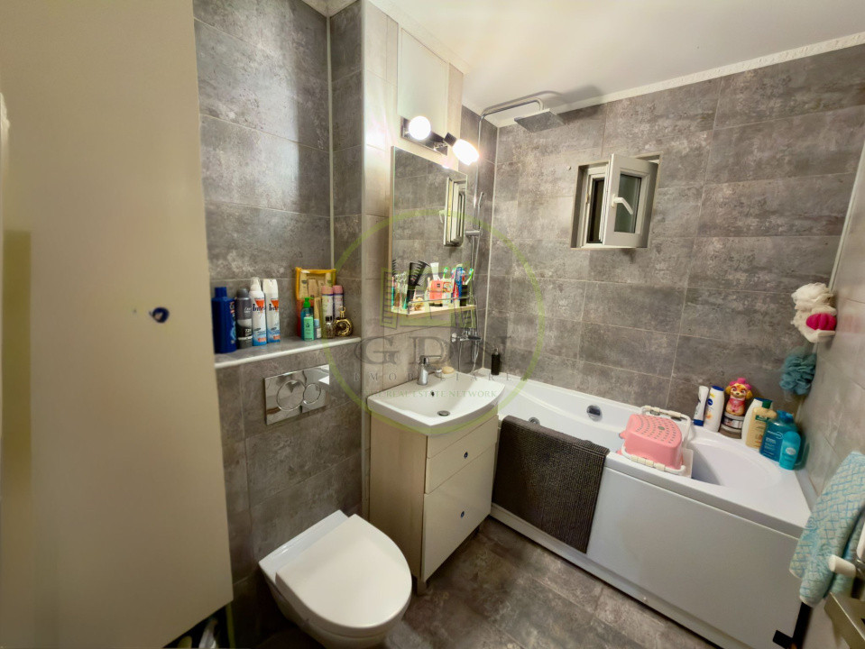Apartament 3 camere, decomandat, cartier Craiovita Noua, zona Scoala Nr 34
