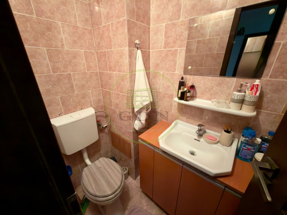 Apartament 3 camere, decomandat, cartier Craiovita Noua, zona Scoala Nr 34