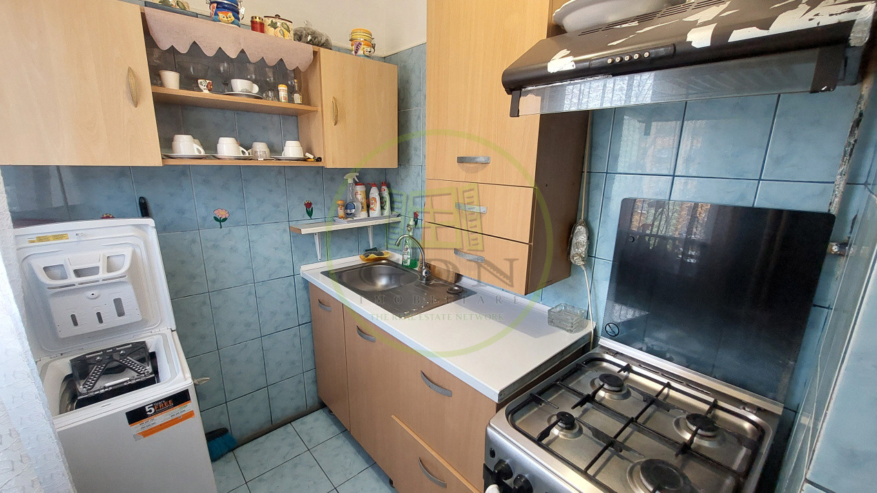 Apartament 3 camere, semidecomandat, Valea Rosie, zona Piata