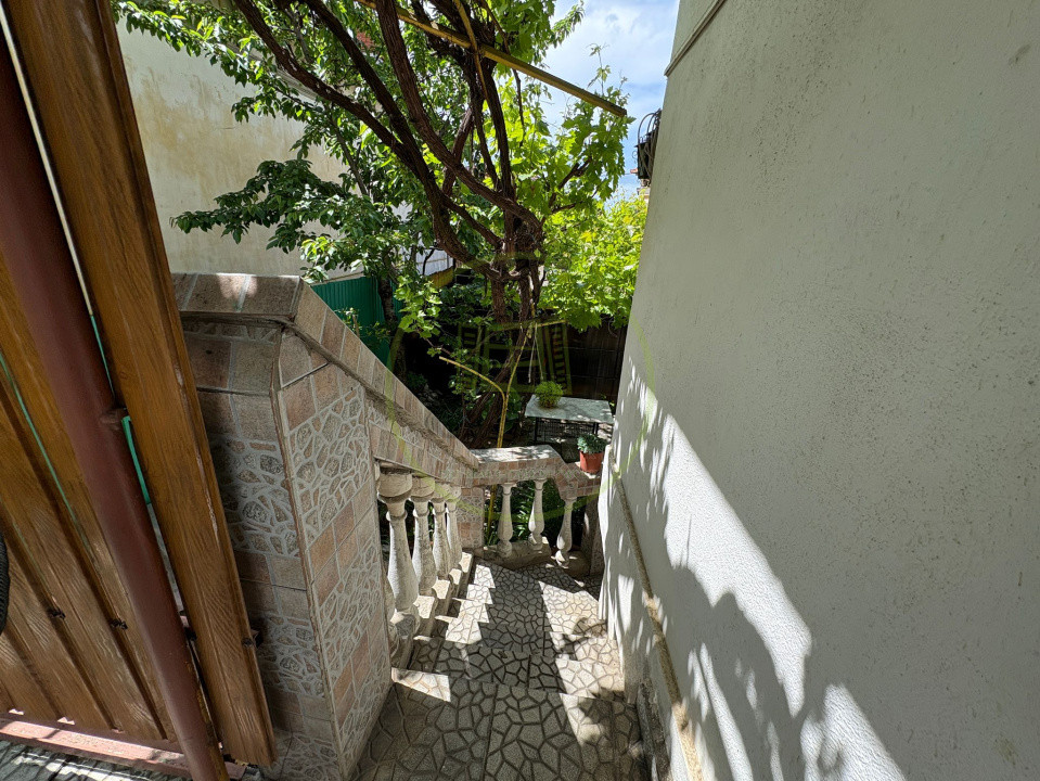 Casa, D+P+1+M , 240 mp, Cartier Valea Rosie, Zona Liceul Traian Vuia