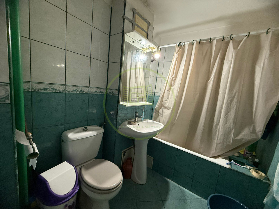 Apartament 4 camere, 68mp, cartier Rovine, zona Bacriz 