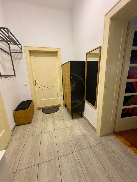 Se vinde casa la pret de apartament, zona centrala, str. Lupeni.