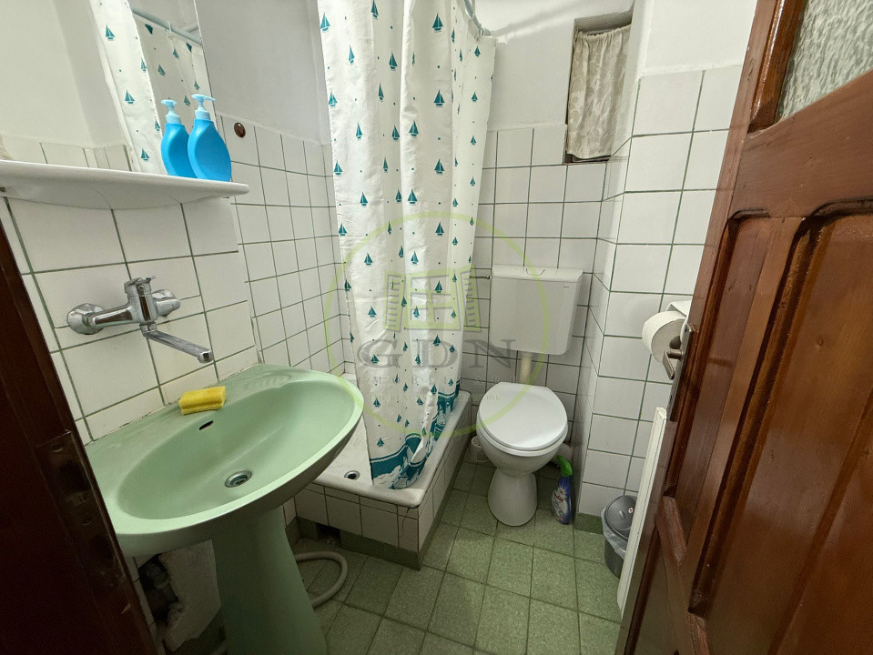 Apartament 4 camere, 96 mp, Cartierul 1 Mai, Zona Pelendava