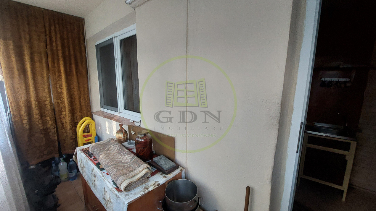 Apartament doua camere semidecomandat, parter, Craiovita zona Scoala 34
