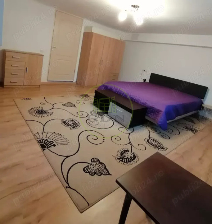 Apartament la casa, zona Sub Arini, 400 euro cu taxe incluse.