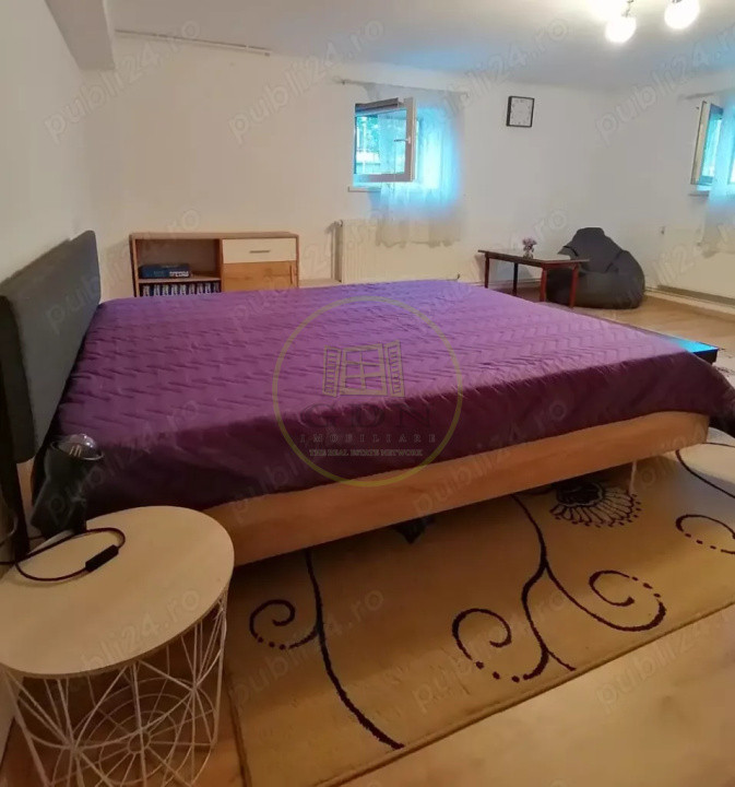 Apartament la casa, zona Sub Arini, 400 euro cu taxe incluse.