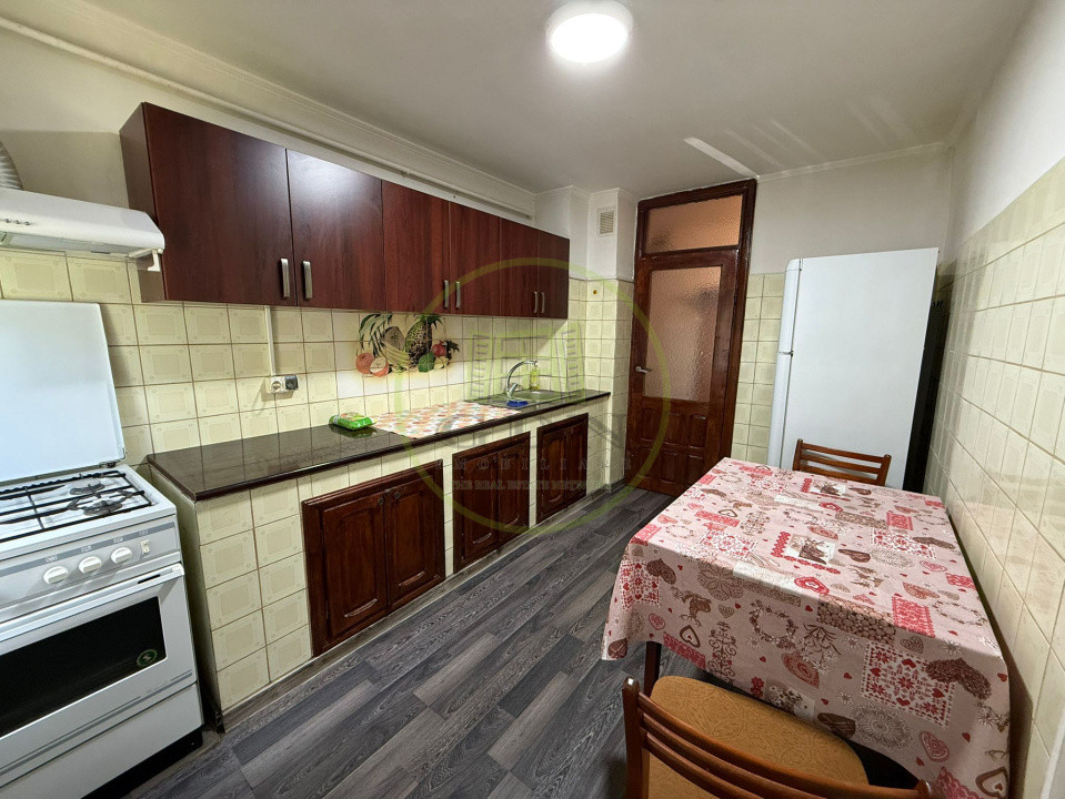 Apartament 4 camere, 96 mp, Cartierul 1 Mai, Zona Pelendava