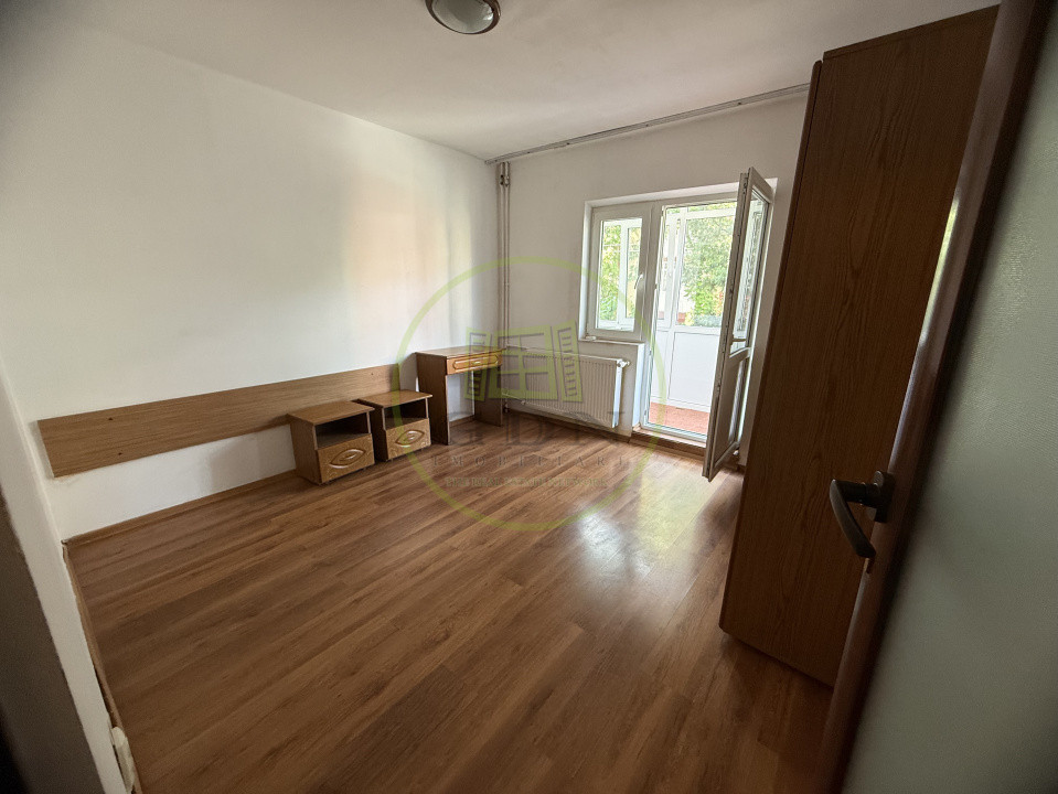 Apartament 4 camere, 83,30 mp, cartier Craiovita Noua, zona Scoala Elena Farago