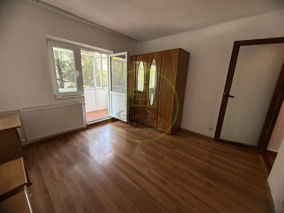 Apartament 4 camere, 83,30 mp, cartier Craiovita Noua, zona Scoala Elena Farago