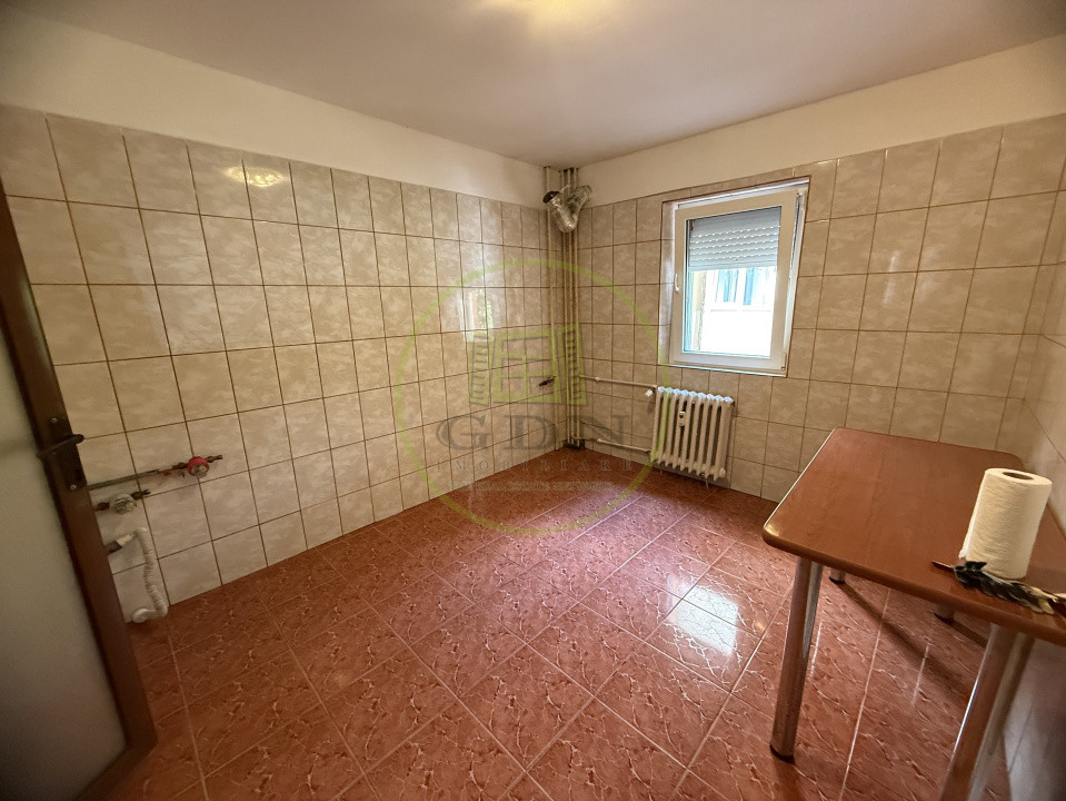 Apartament 4 camere, 83,30 mp, cartier Craiovita Noua, zona Scoala Elena Farago