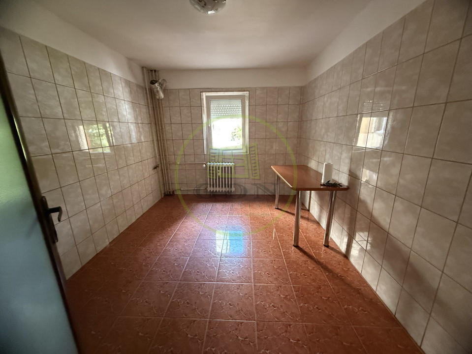 Apartament 4 camere, 83,30 mp, cartier Craiovita Noua, zona Scoala Elena Farago