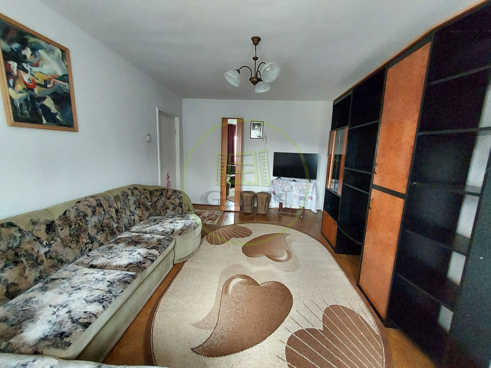 Apartament 3 camere de inchiriat.