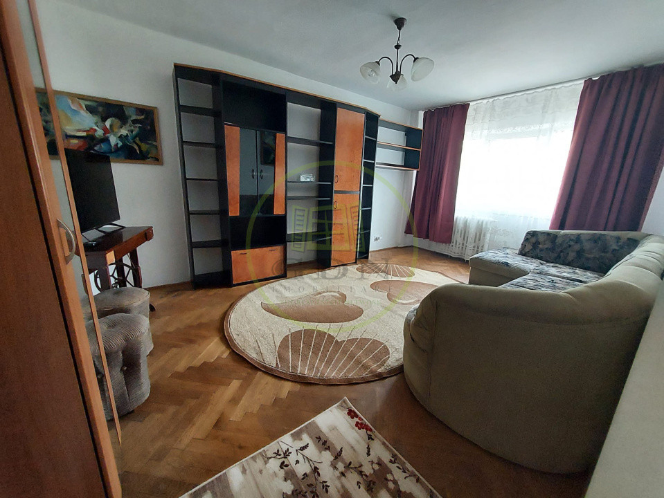 Apartament 3 camere de inchiriat.