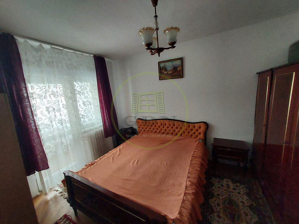 Apartament 3 camere de inchiriat.