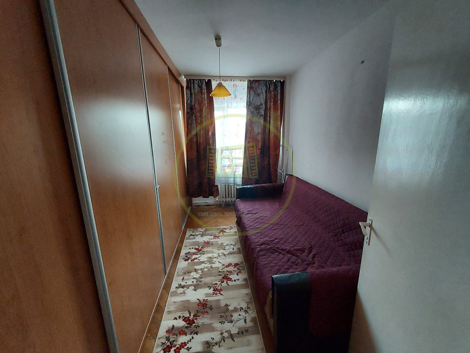 Apartament 3 camere de inchiriat.