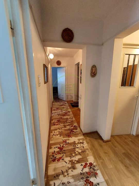 Apartament 3 camere de inchiriat.