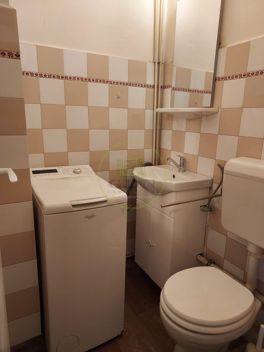 Apartament 3 camere de inchiriat.