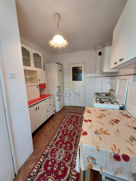 Apartament 3 camere de inchiriat.