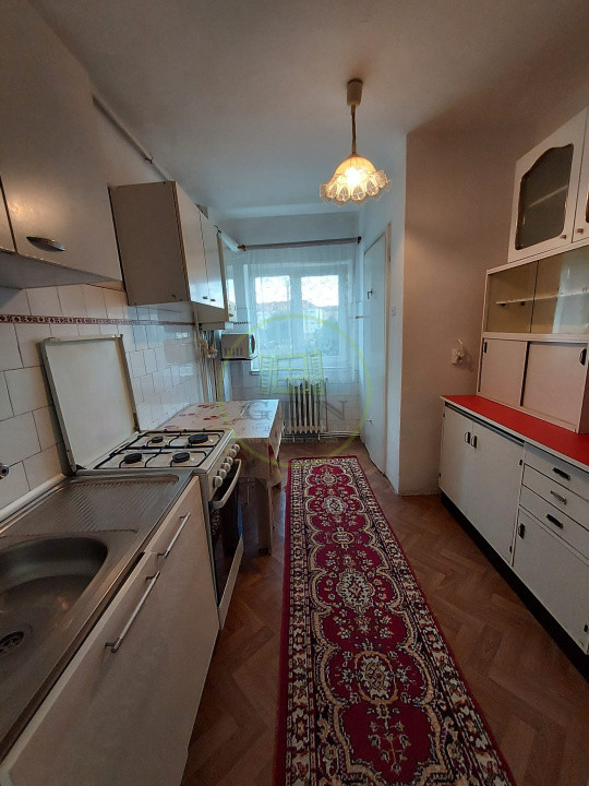 Apartament 3 camere de inchiriat.
