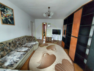 Apartament 3 camere de inchiriat.