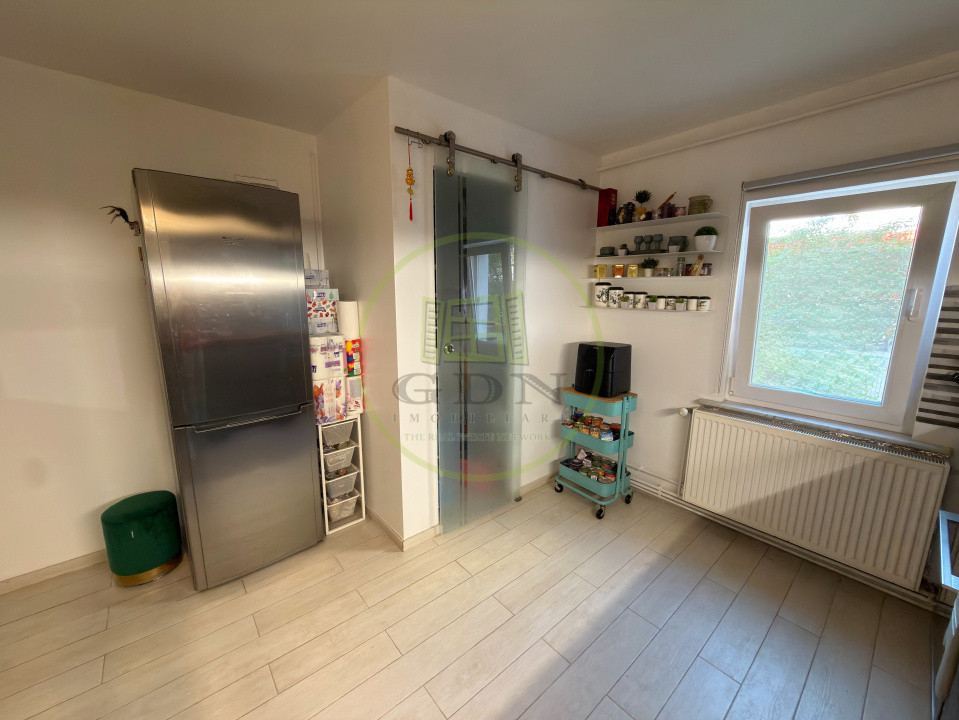 Apartament 2 camere, cartier 1 Mai, zona confecții 
