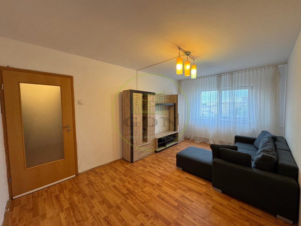 Apartament 3 camere, decomandat, cartier Sarari, zona Liceu Henri Coanda 