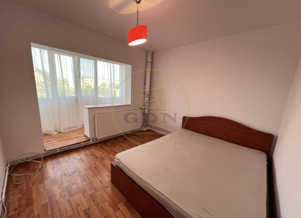 Apartament 3 camere, decomandat, cartier Sarari, zona Liceu Henri Coanda 
