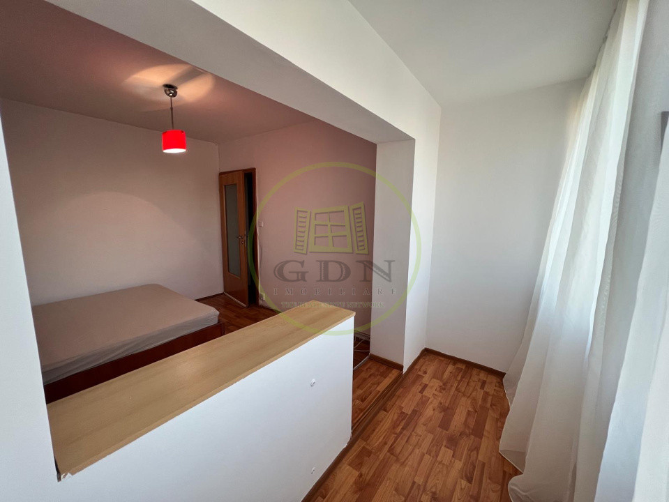 Apartament 3 camere, decomandat, cartier Sarari, zona Liceu Henri Coanda 