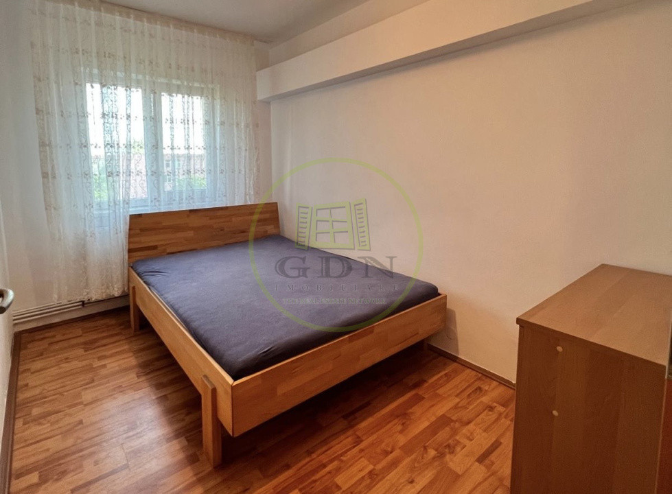 Apartament 3 camere, decomandat, cartier Sarari, zona Liceu Henri Coanda 