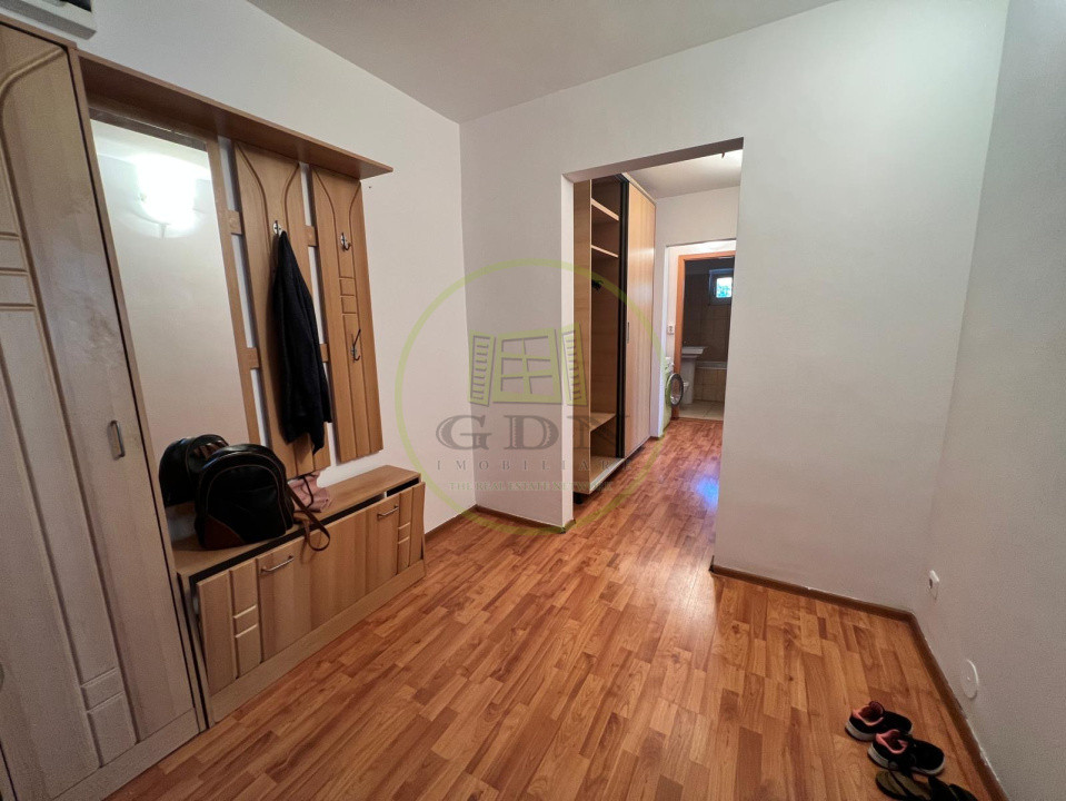 Apartament 3 camere, decomandat, cartier Sarari, zona Liceu Henri Coanda 