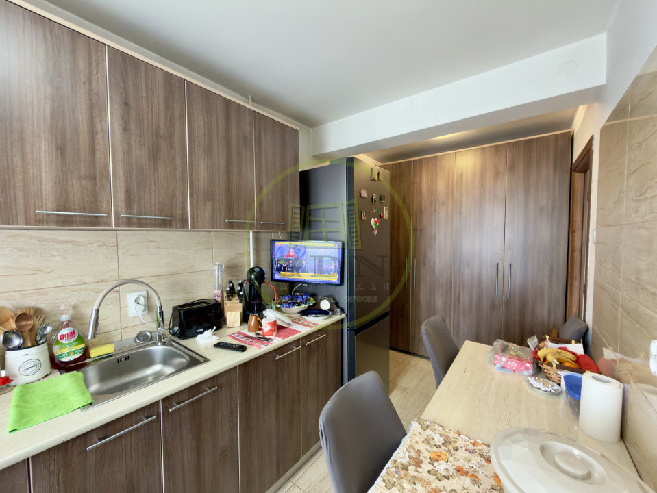 Apartament 2 camere, semidecomandat, cartier Craiovita Nouă, zona Orizont