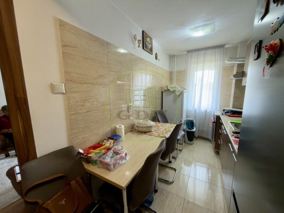 Apartament 2 camere, semidecomandat, cartier Craiovita Nouă, zona Orizont