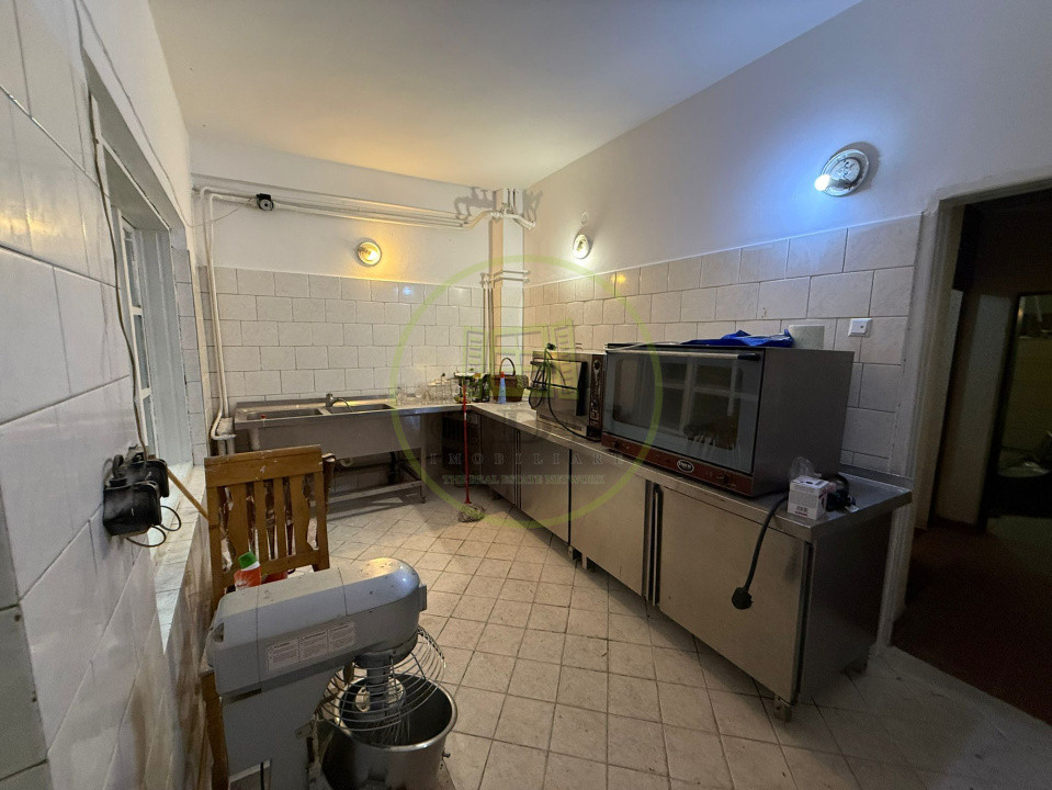 Spatiu comercial, 377 mp, Cartier 1 Mai, Zona Medicina Veche 