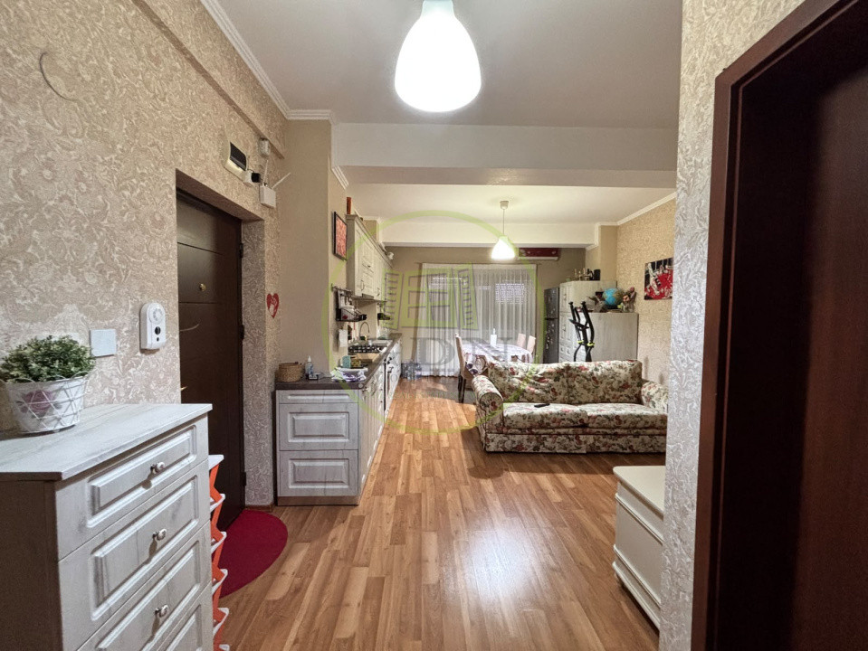 Apartament 3 camere, 78 mp, open space, Calea Severinului, zona Supeco