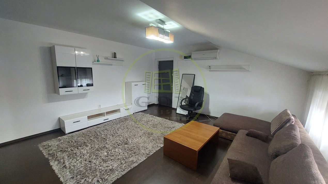 Apartament semidecomand, 58 mp, mansarda, Cartier Bariera Valcii, zona Biserica