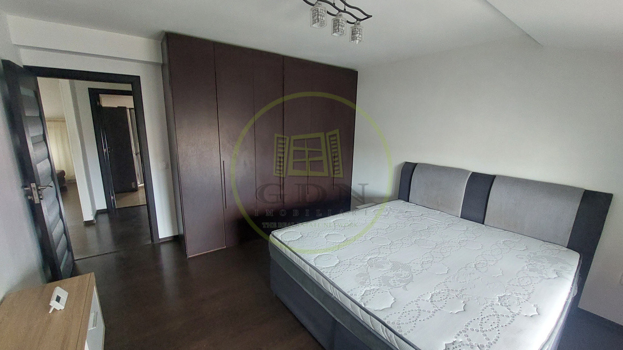 Apartament semidecomand, 58 mp, mansarda, Cartier Bariera Valcii, zona Biserica