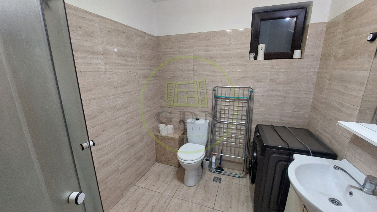 Apartament semidecomand, 58 mp, mansarda, Cartier Bariera Valcii, zona Biserica