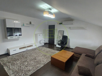 Apartament semidecomand, 58 mp, mansarda, Cartier Bariera Valcii, zona Biserica