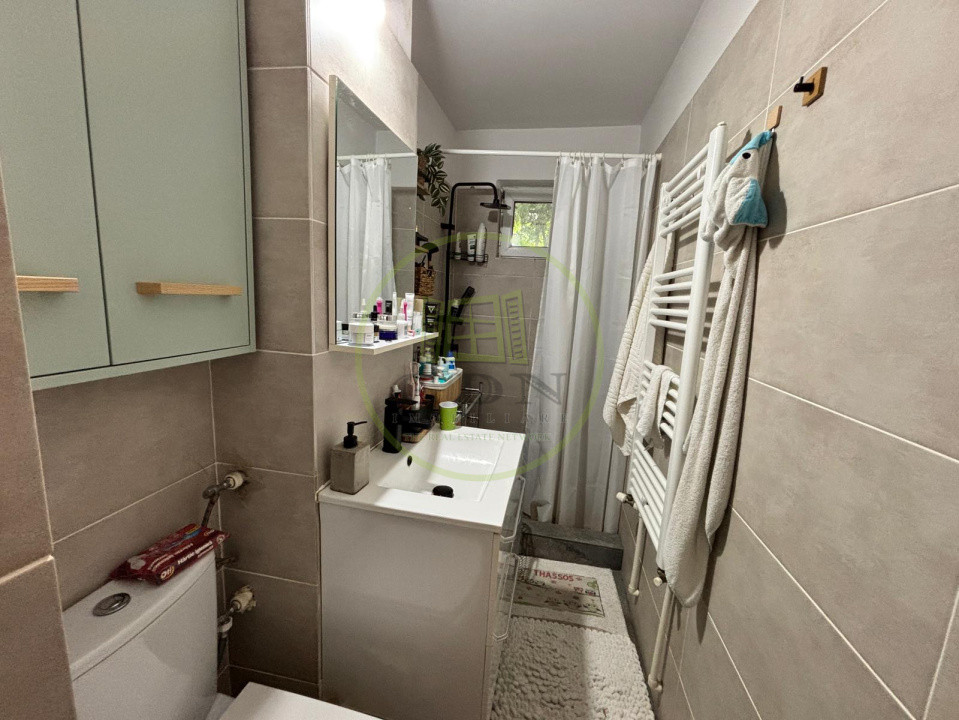 Apartament 3 camere, 53 mp, cartier Craiovita Noua, zona Hotel Bacolux
