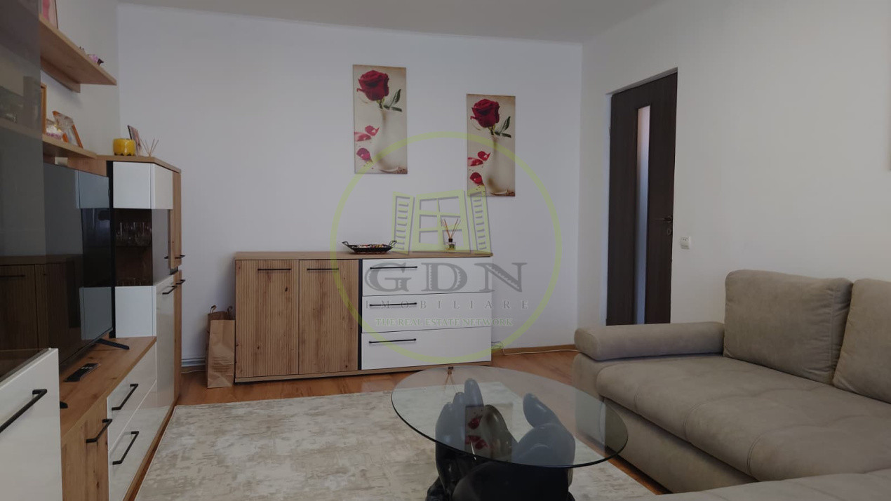 Apartament de vanzare cu trei camere, zona Turnisor.