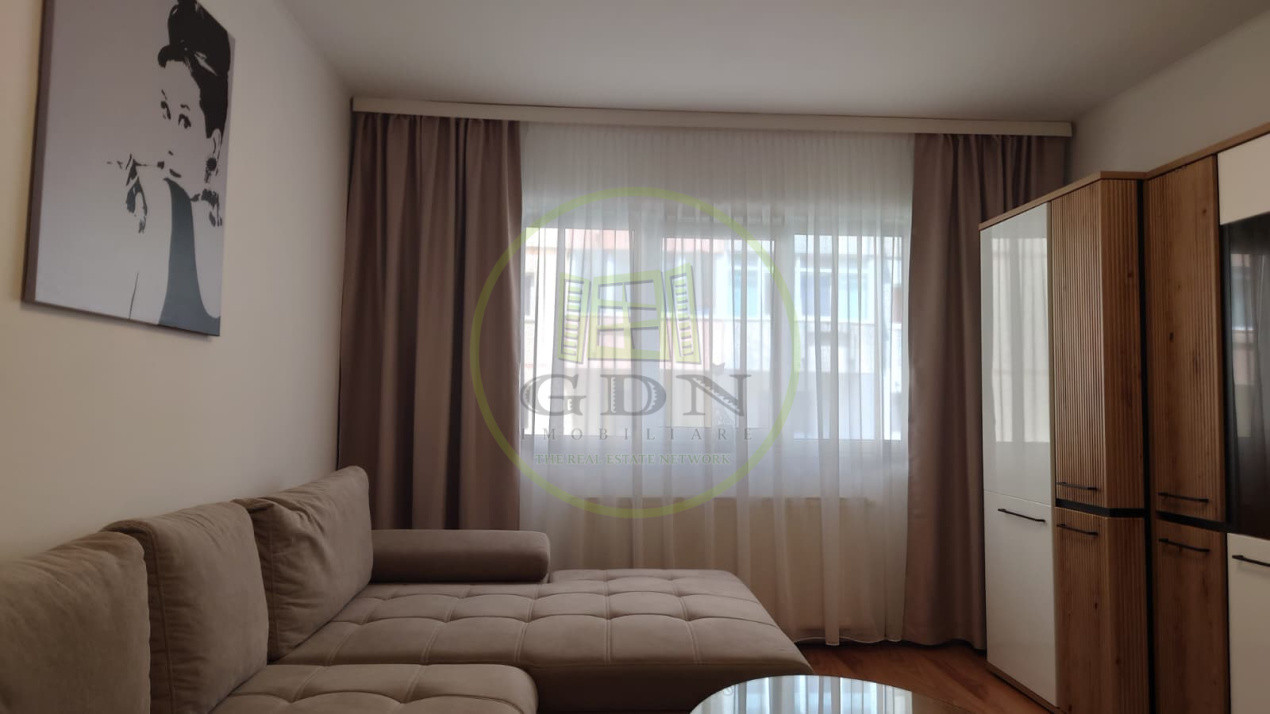 Apartament de vanzare cu trei camere, zona Turnisor.