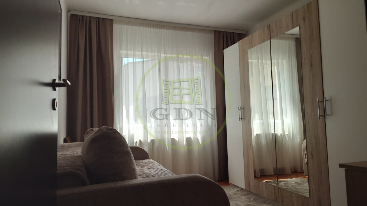 Apartament de vanzare cu trei camere, zona Turnisor.