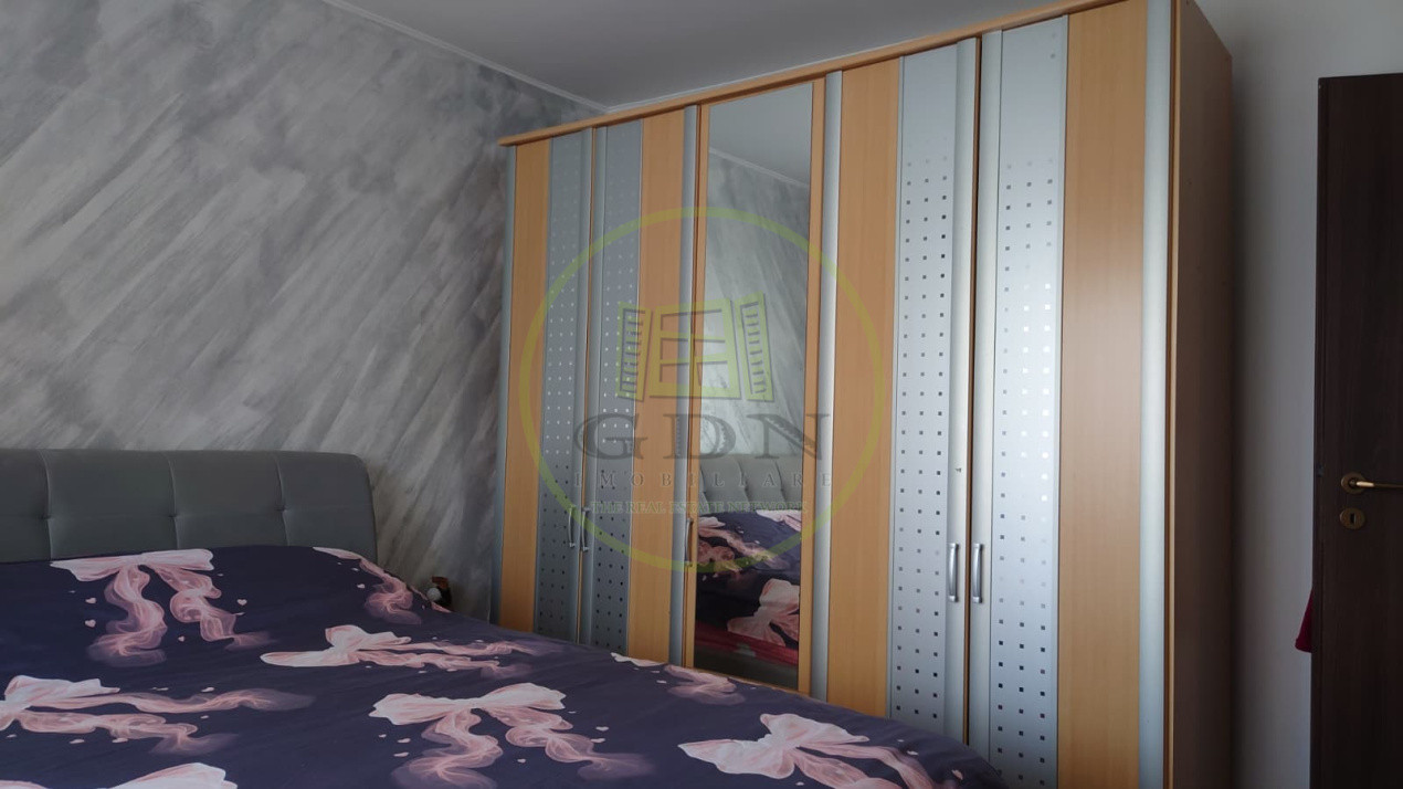 Apartament de vanzare cu trei camere, zona Turnisor.