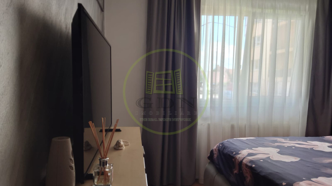 Apartament de vanzare cu trei camere, zona Turnisor.