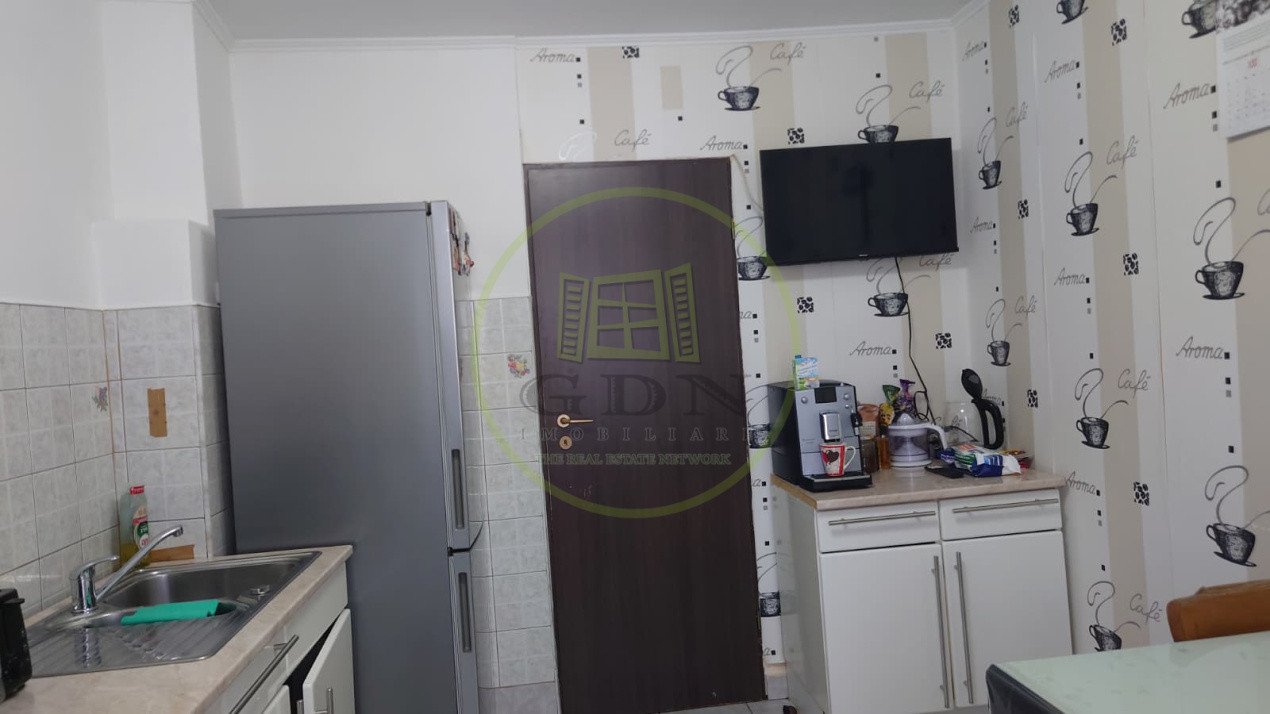 Apartament de vanzare cu trei camere, zona Turnisor.