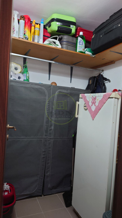 Apartament de vanzare cu trei camere, zona Turnisor.