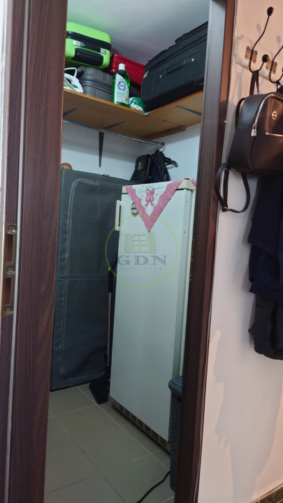 Apartament de vanzare cu trei camere, zona Turnisor.